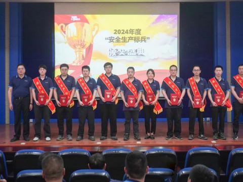 表扬“清静生产尖兵” 弘扬银娱优越会清静文化