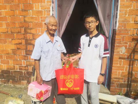 威爱斜阳红 | 情在金秋，，，，，，，，爱暖重阳